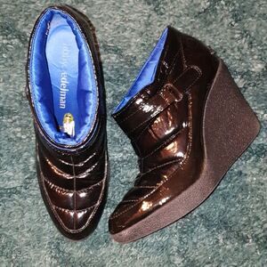 Libby Edelman Blk Patent Leather Wedge Bootie sz 8
